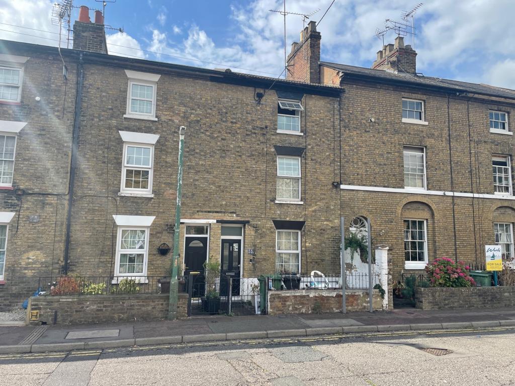 Lot: 66 - FOUR STOREY HOUSE WITH POTENTIAL - 